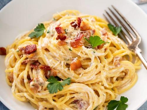 Classic Spaghetti Carbonara: A Creamy ⁣and Indulgent⁤ Dish