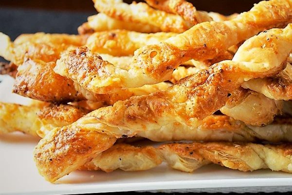 Cheesy Twists: Family-Favorite Mac and Cheese Variations