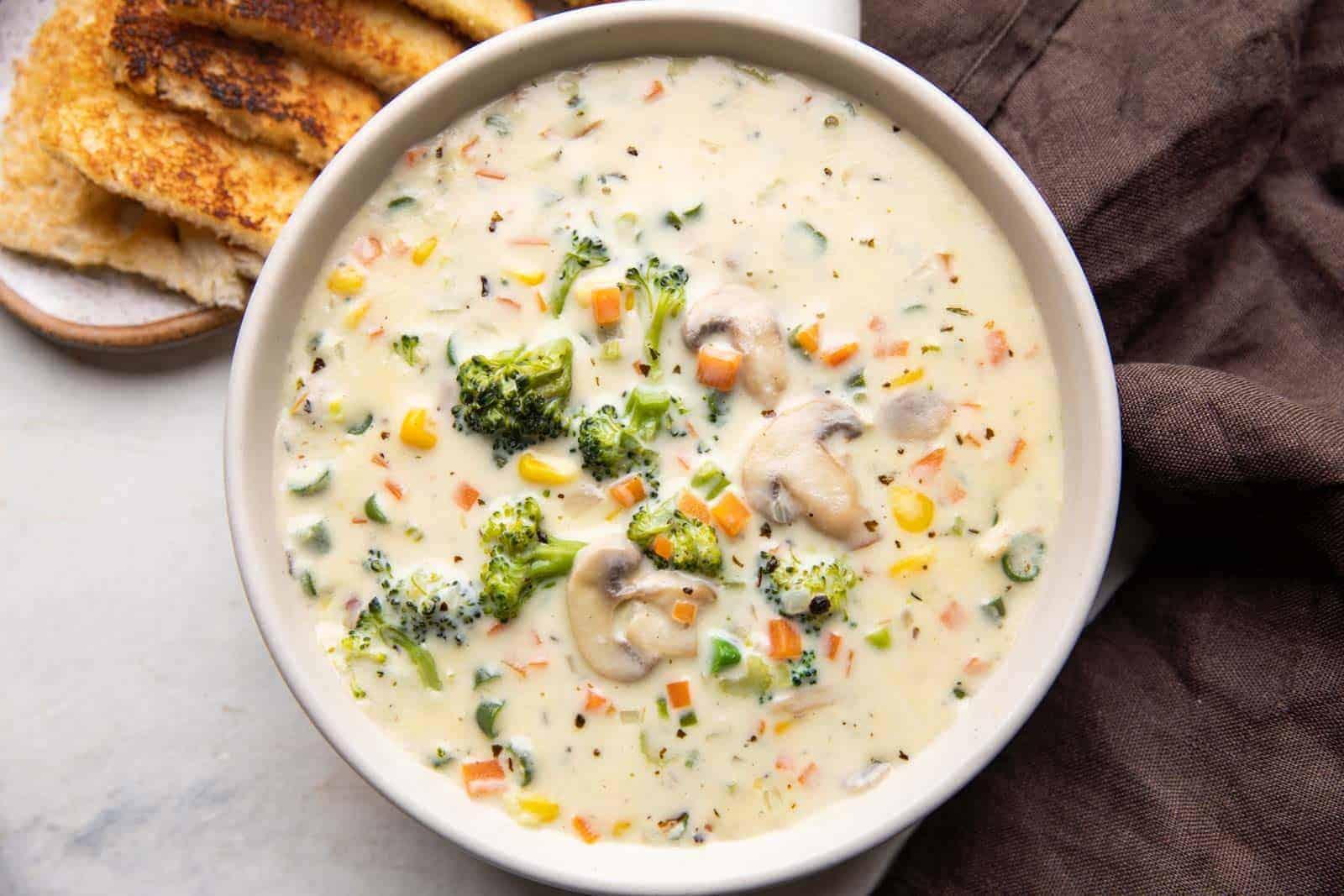 Hearty and Comforting Creamy⁣ Vegetable Soup ⁢Recipe